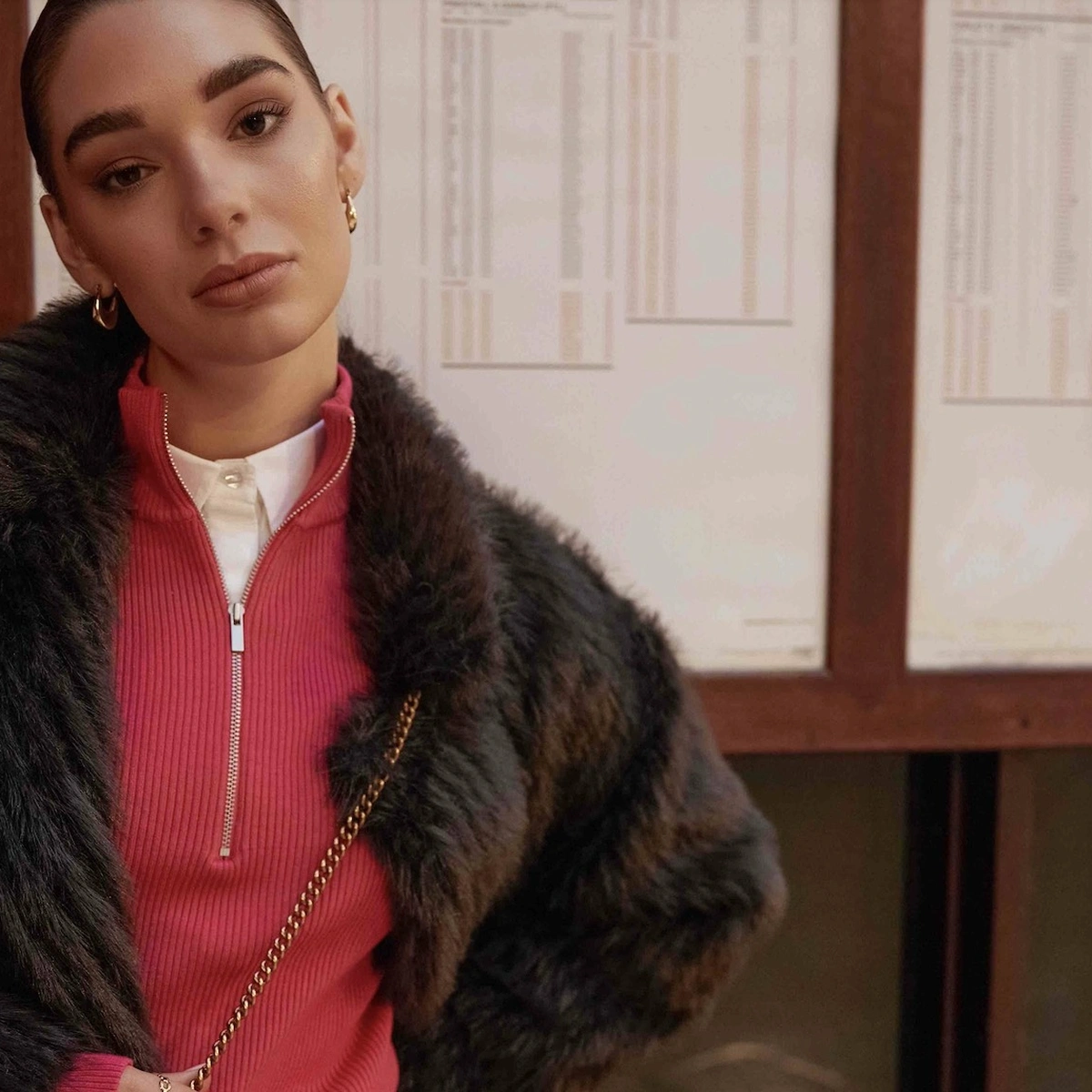 hero - fashionshoot - roze tas - trui - vest - paars - mode - Tomek Dersu Aaron