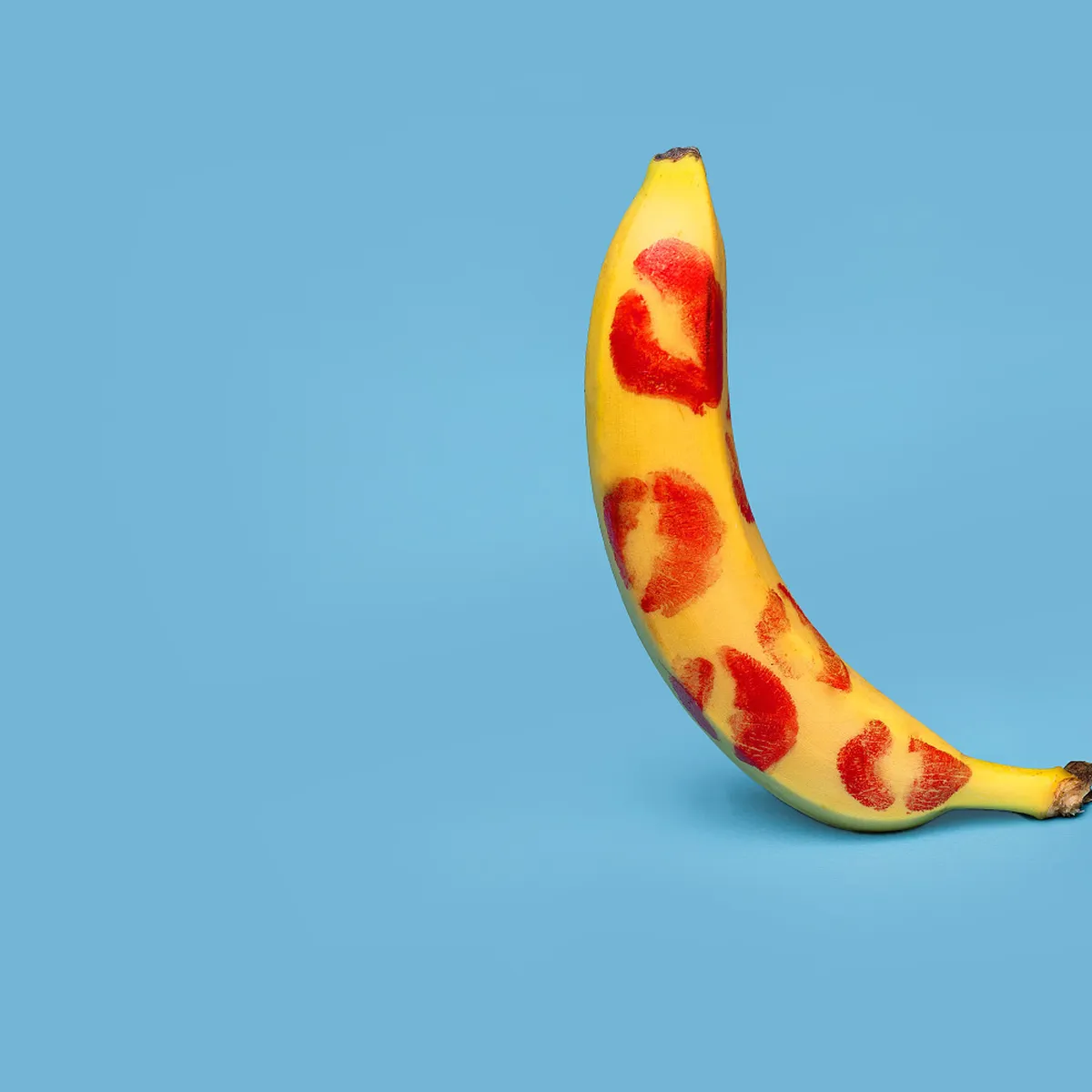 Banaan met lippenstift