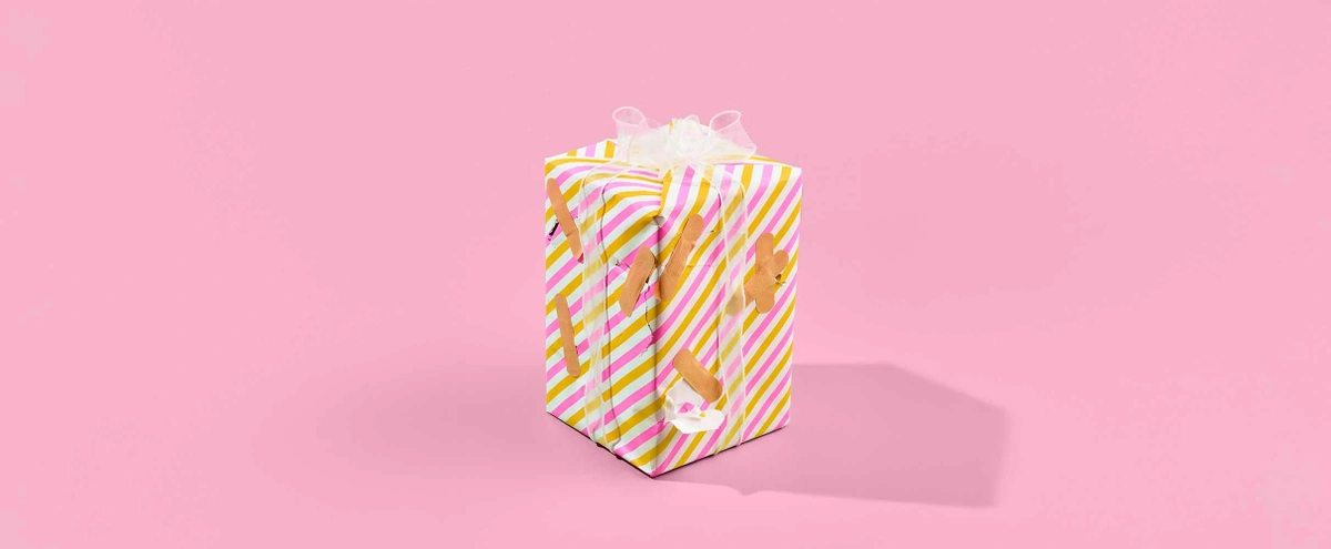 OH BABY - Stills - B&M verhaal 4 Kutcadeau-s - Roze - Cadeau - Lint - fout- sorry - pleister - fotografie Tom ten Seldam - Header