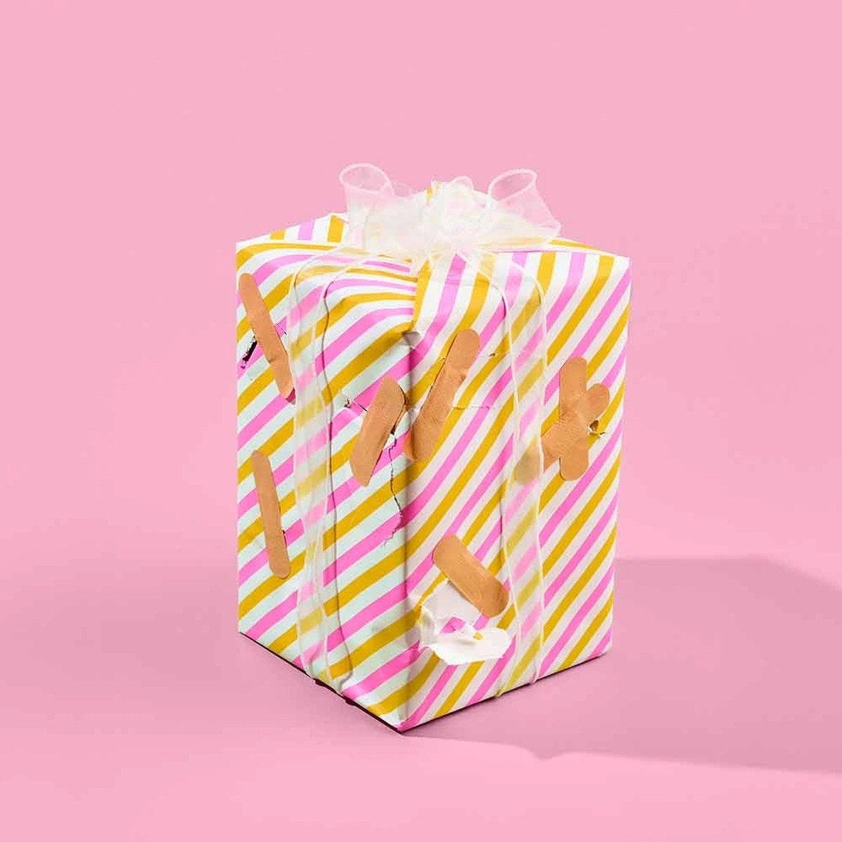 OH BABY - Stills - B&M verhaal 4 Kutcadeau-s - Roze - Cadeau - Lint - fout- sorry - pleister - fotografie Tom ten Seldam - Header