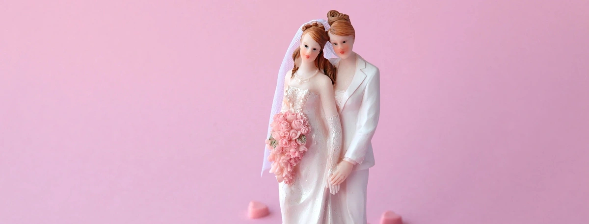 Header - bruiloft - trouwen - bruid - bruidegom - queer  - stel - vrouwen - vrouwenliefde - Shutterstock