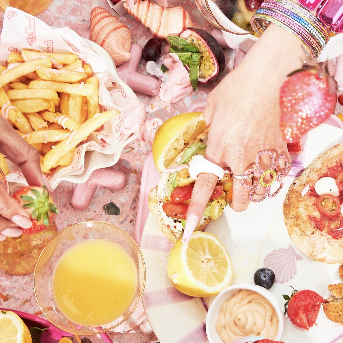 header - wondr experience - bottomless brunch - cred pink beach 