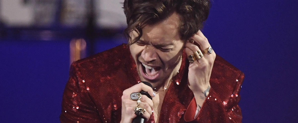 Header - Harry Styles - grammy's - zingen - microfoon - BrunoPress