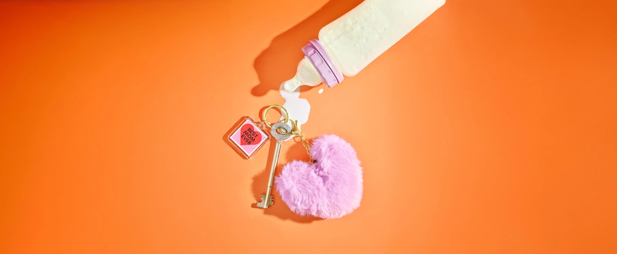 2026 - 3 - Still - B&M verhaal 4 mama - Sleutelhanger - Hartje - melk - borstvoeding - moeder - moederschap - Melkfles - Sleutel- Fotografie Tom ten Seldam - Header