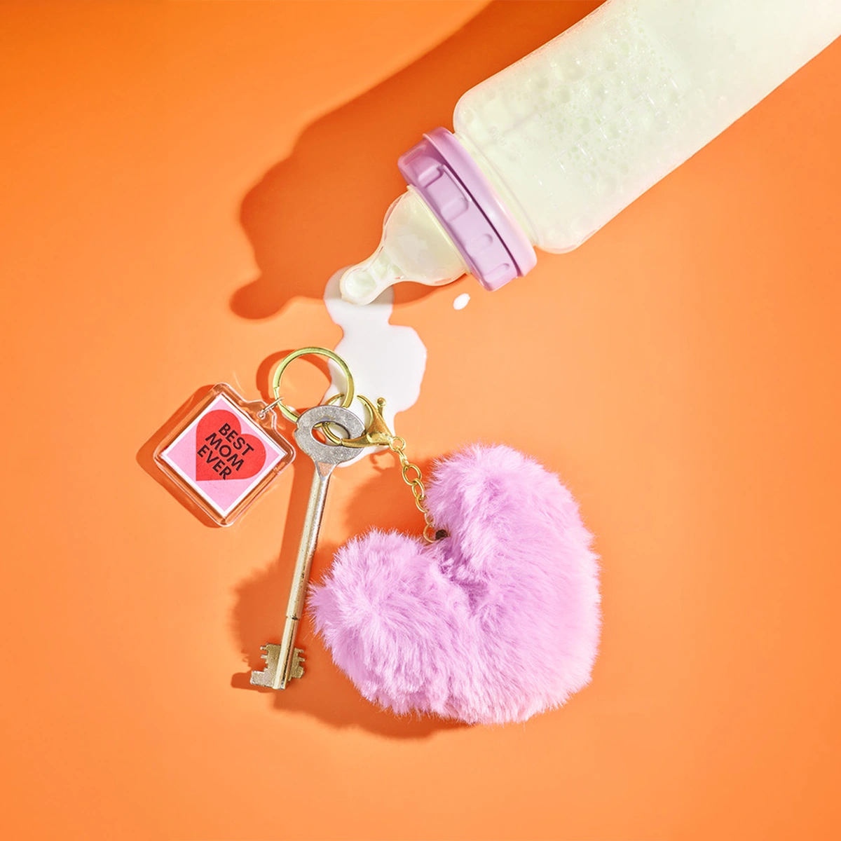 2026 - 3 - Still - B&M verhaal 4 mama - Sleutelhanger - Hartje - melk - borstvoeding - moeder - moederschap - Melkfles - Sleutel- Fotografie Tom ten Seldam - Header