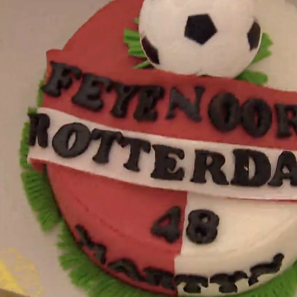 Header/hero - B&B Vol Liefde - taart - Feyenoord - screenshot RTL