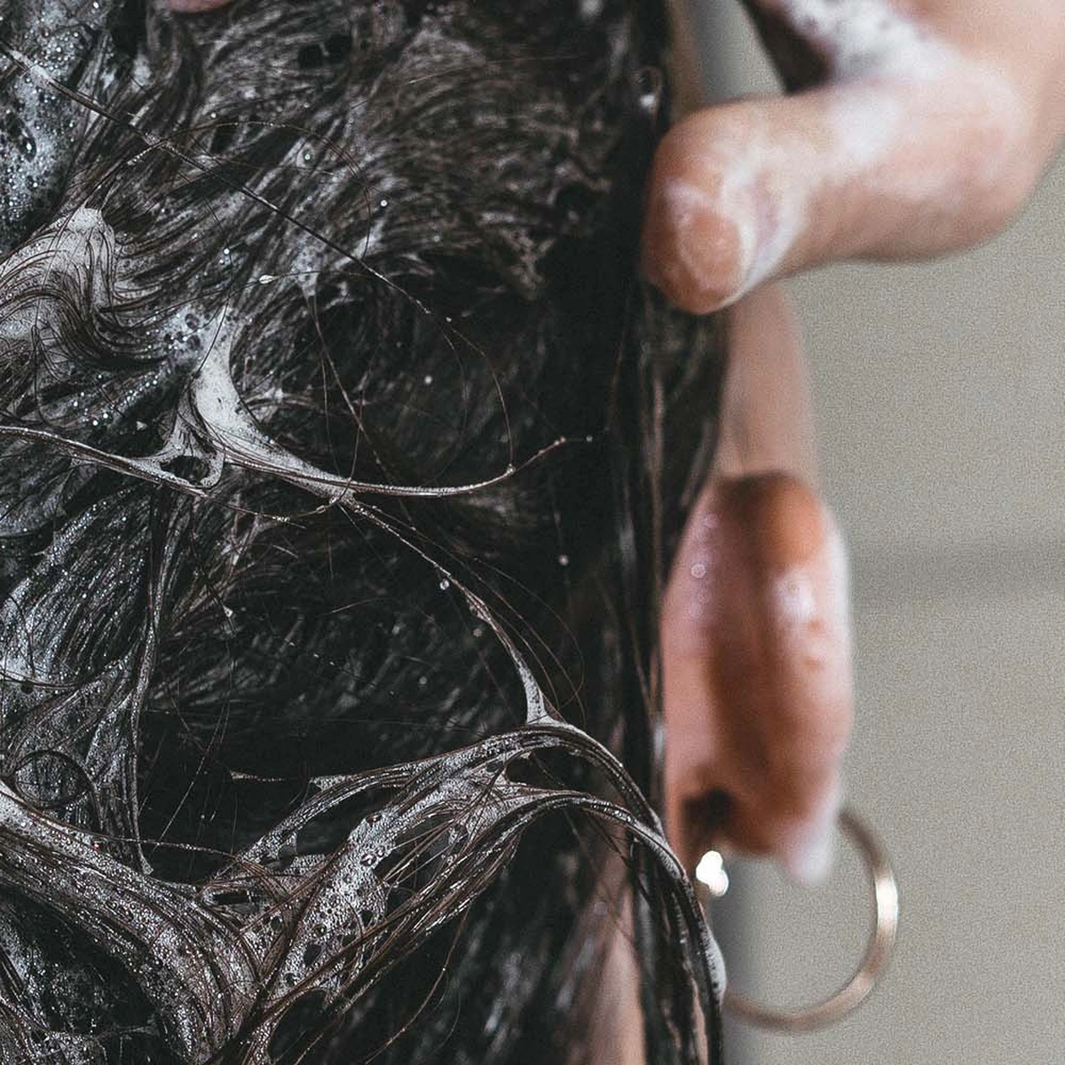 header - shampoo - haren wassen - douche - unsplash