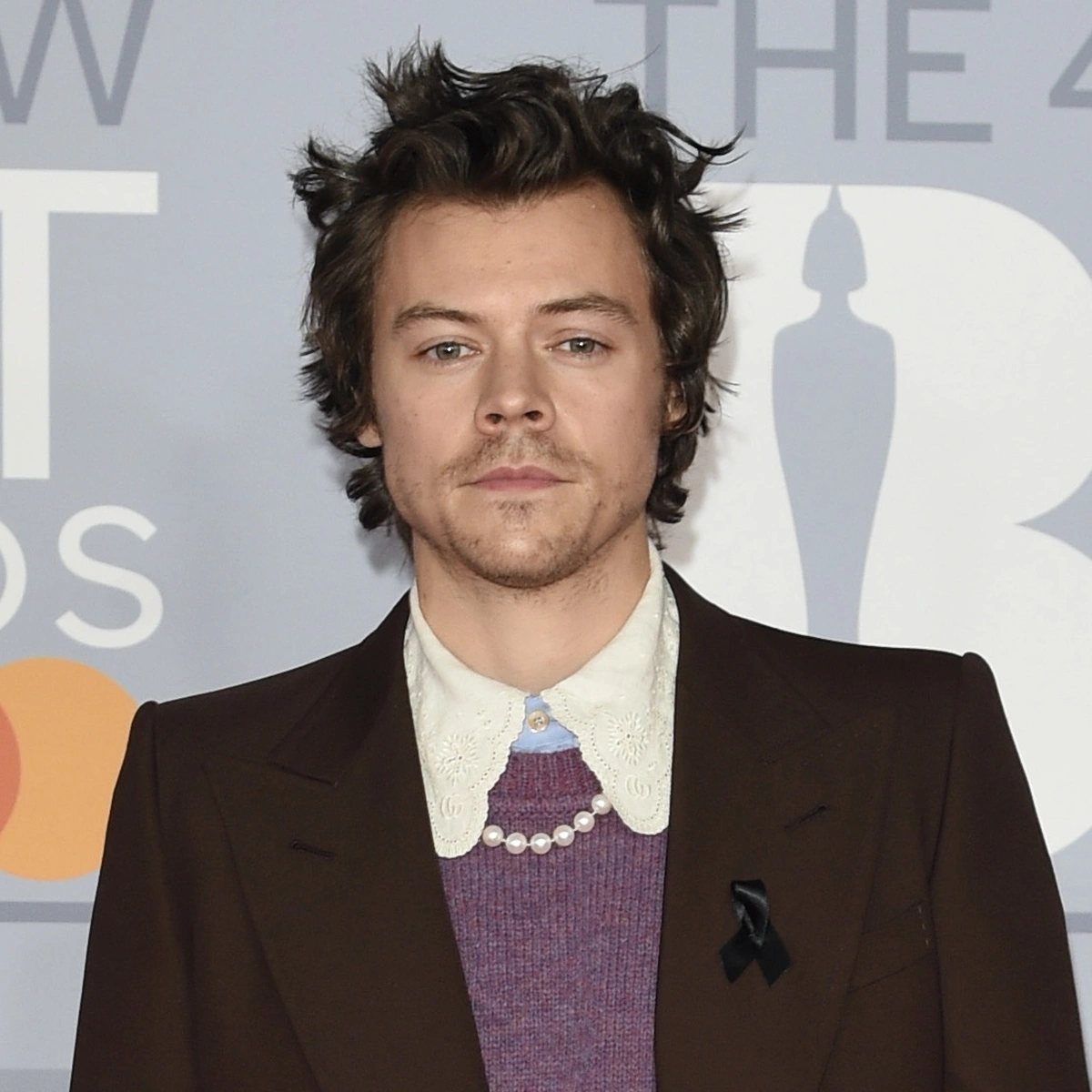 Header - Harry Styles - rode loper - tour