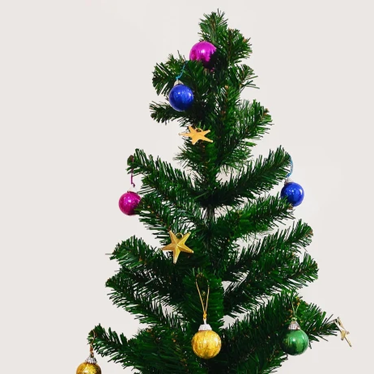 header - kerstboom - kerst - kerstbal - december - unsplash