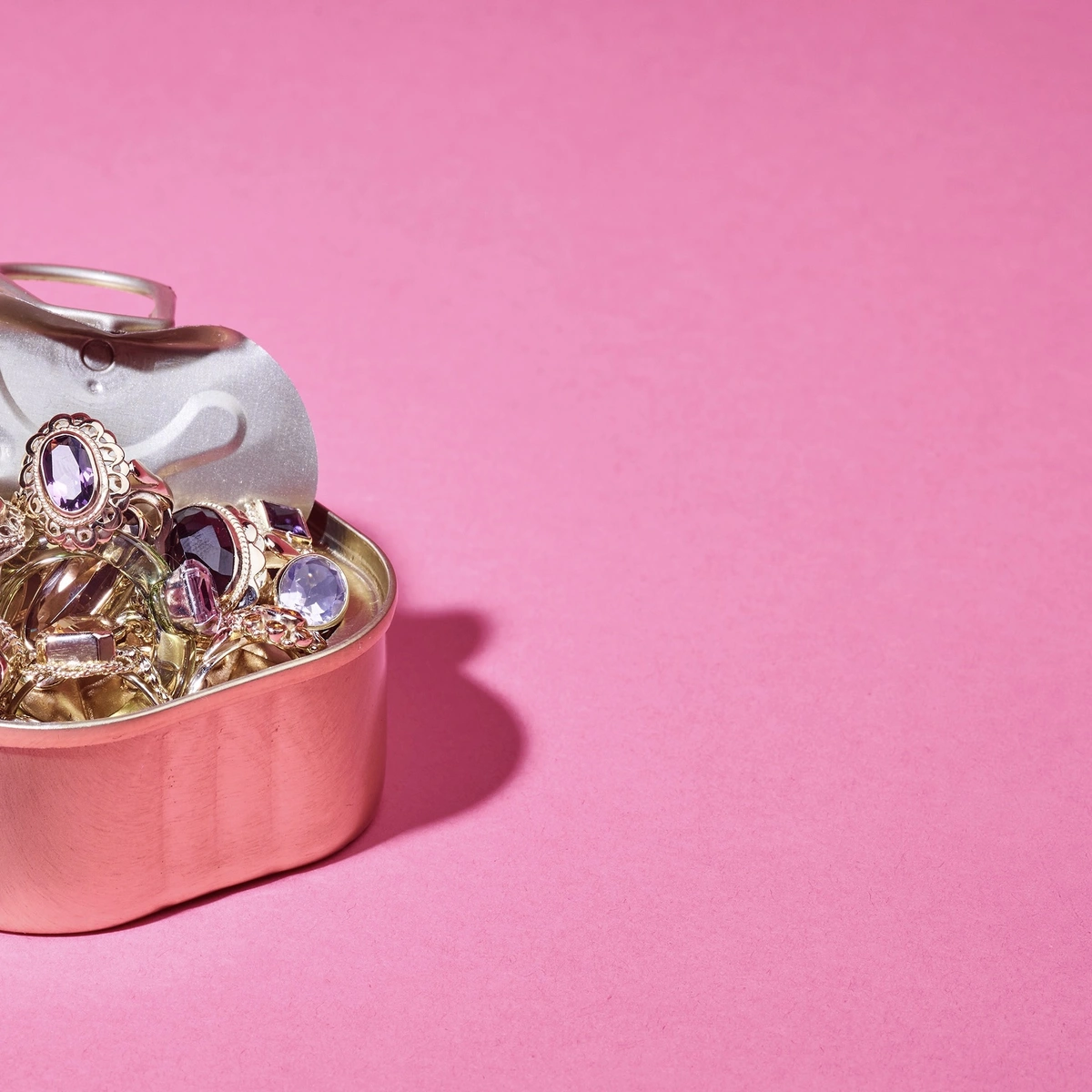 Header/hero - sieraden - sieraad - juweel - juwelen - ring - blingbling - blik - blikje - roze - Tom ten Seldam