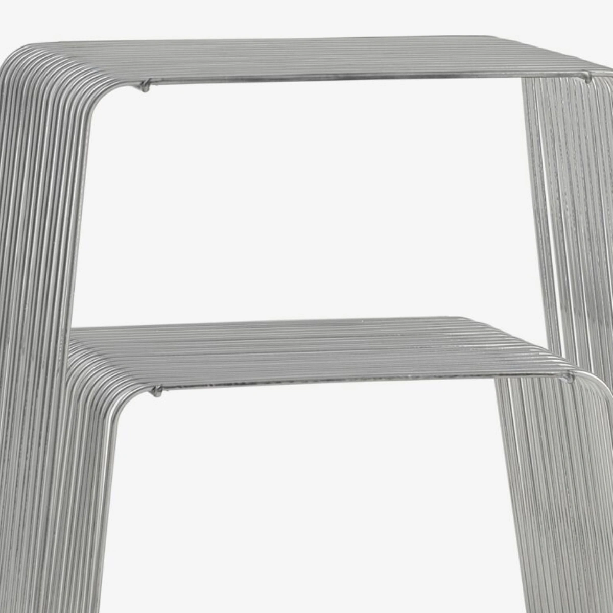 Vliegt de winkels uit - bijzettafel chroom jysk