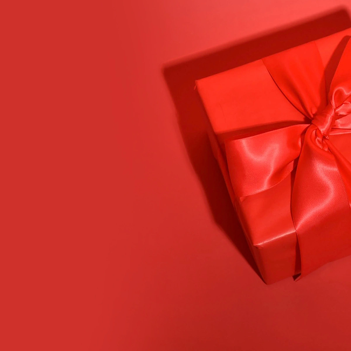 hero - cadeau - kado - rood - sinterklaas - kerst - unsplash