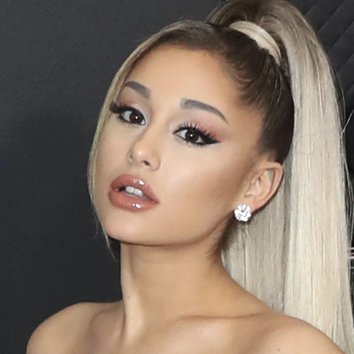 header - ariana grande - Brunopress