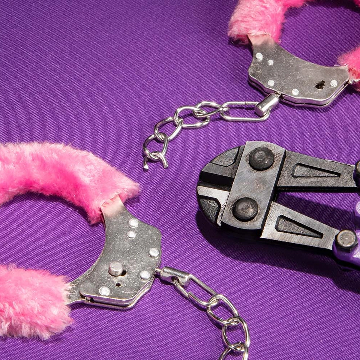 Headerbeeld Anna Karolina - handboeien - paars 