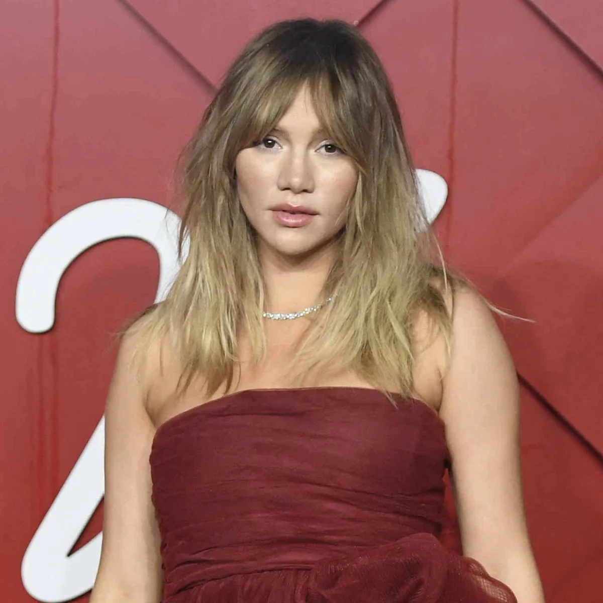 Header - Suki Waterhouse - NL Beeld