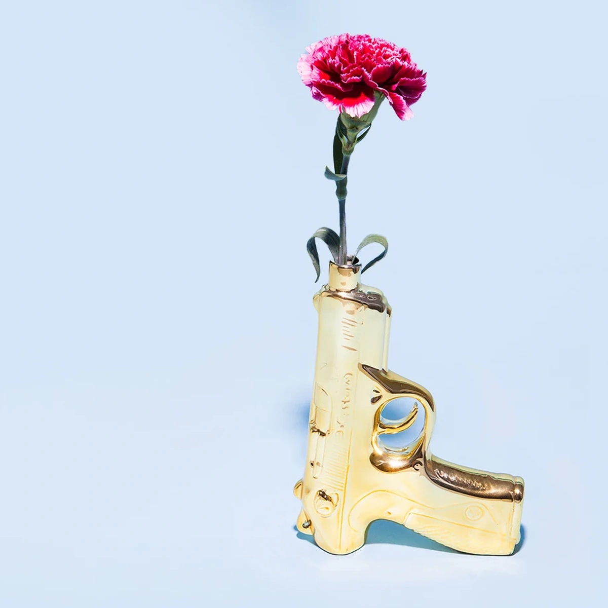 header - oorlog - bloem - geweer - pistool - frank brandwijk