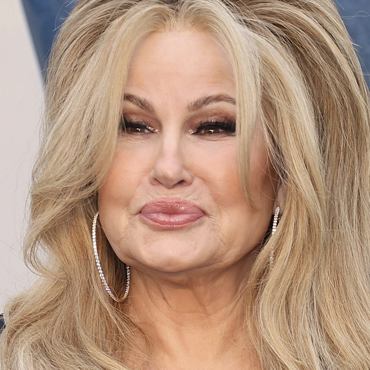 Header - jennifer coolidge - white lotus - brunopress