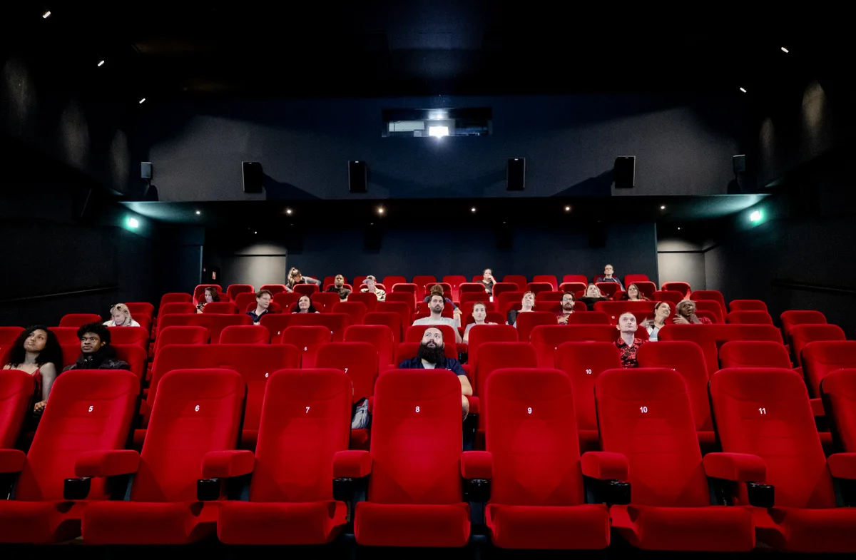 Pathé wil liefhebbers met hypnose favoriete film laten vergeten