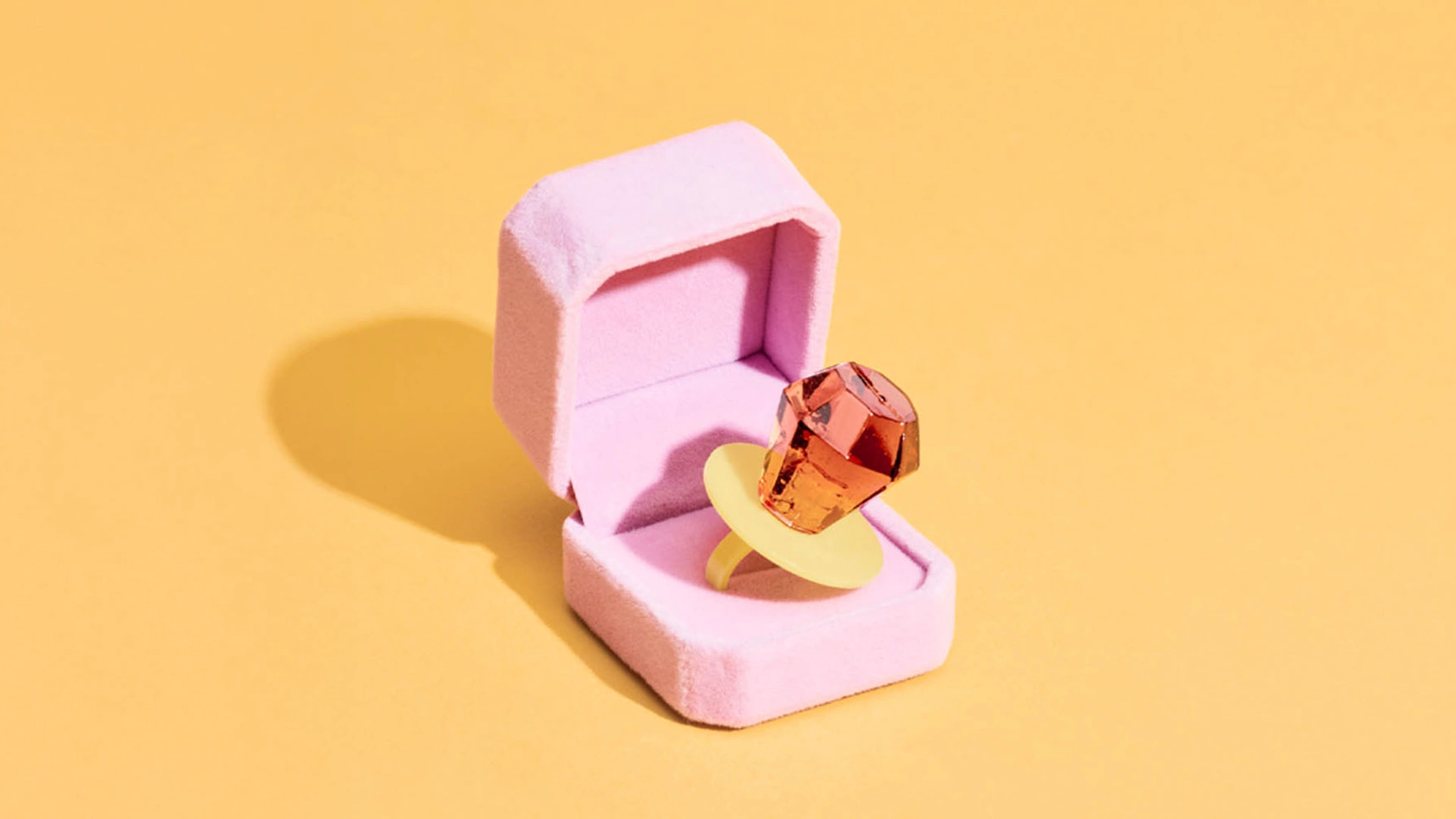 Deze accessoires redden je Koningsdag-outfit, gegarandeerd.