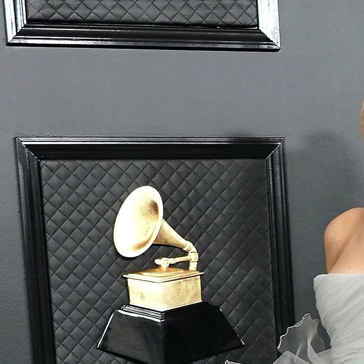 Hero - Ariana Grande - BrunoPress