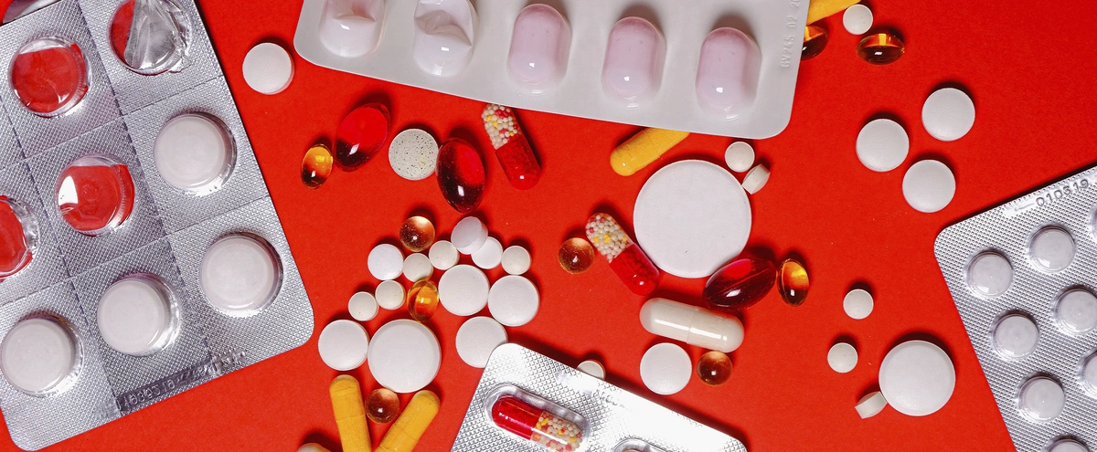 header pillen - vitaminen - pexels anna-shvets