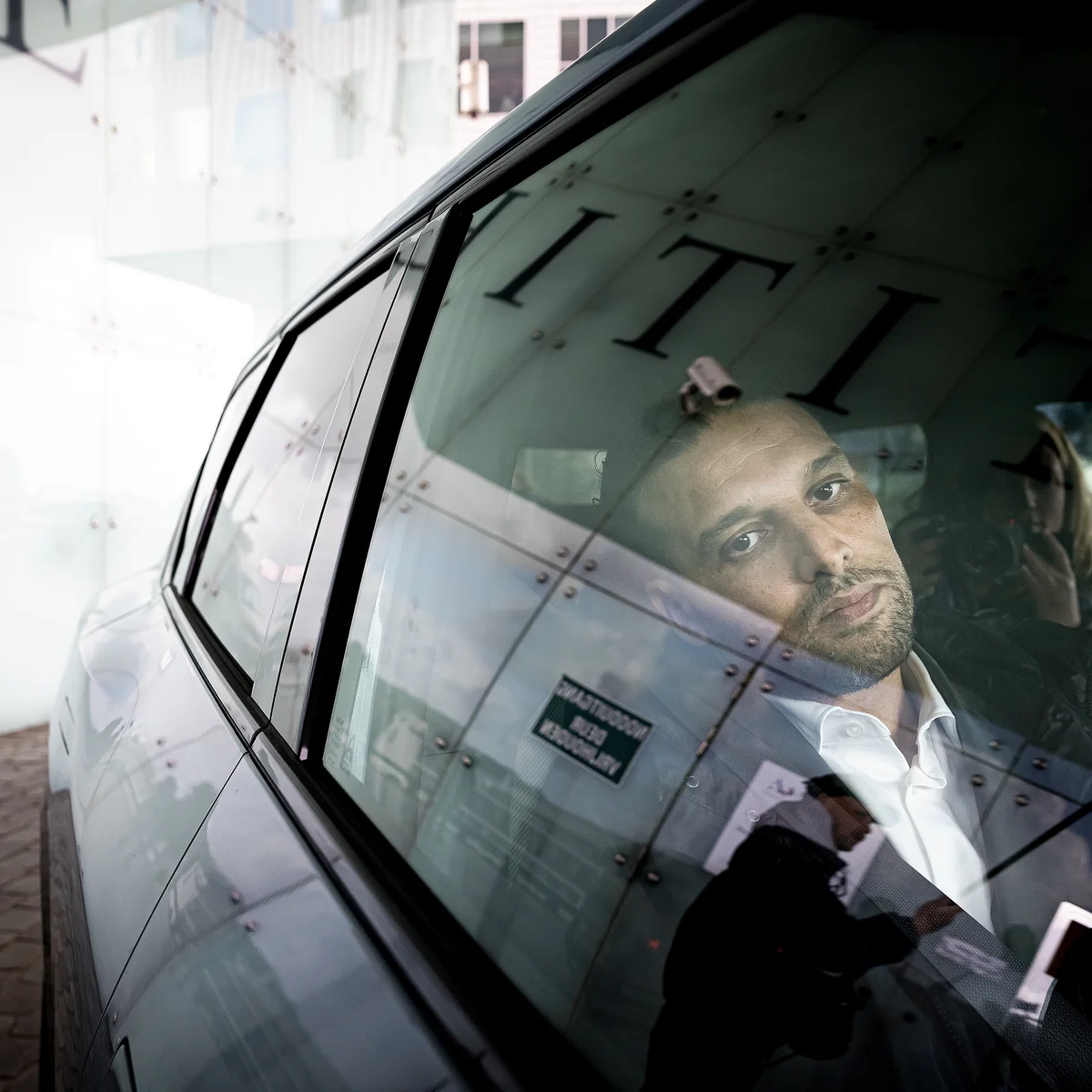 Ali B in auto