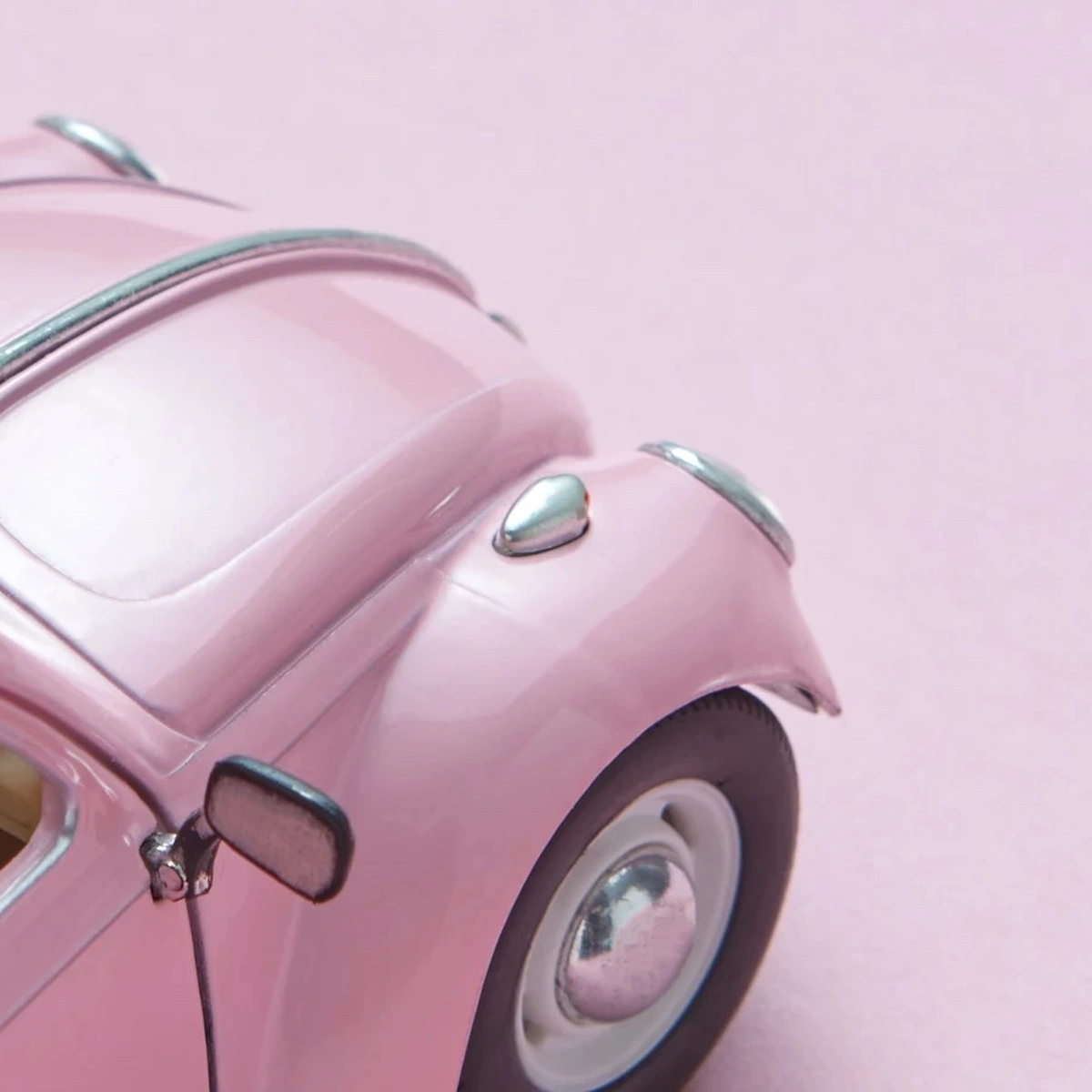 Header - roze - auto - pexels