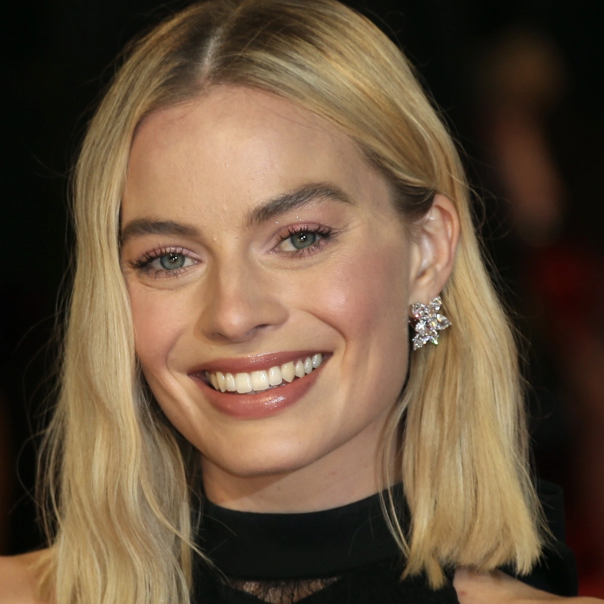 Header - margot robbie - brunopress