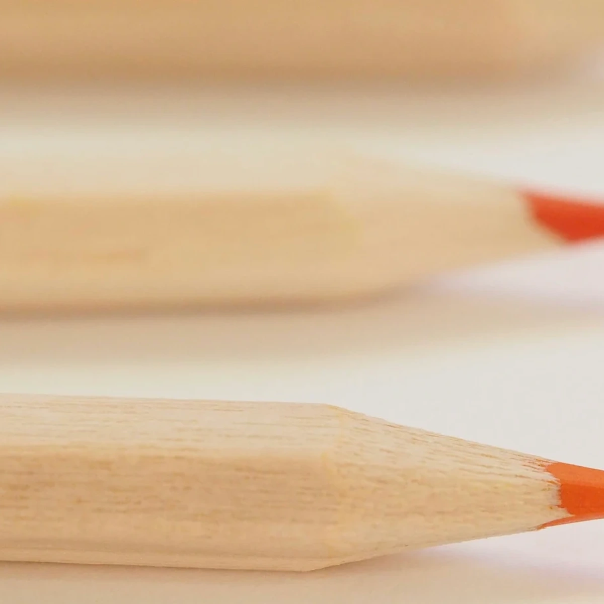 Header/hero - rood potlood - stemmen - politiek - verkiezingen - Unsplash