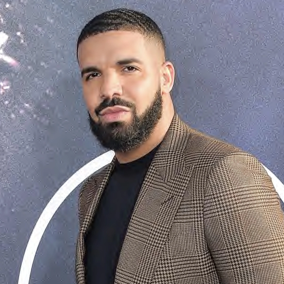 Drake - rapper - rode loper