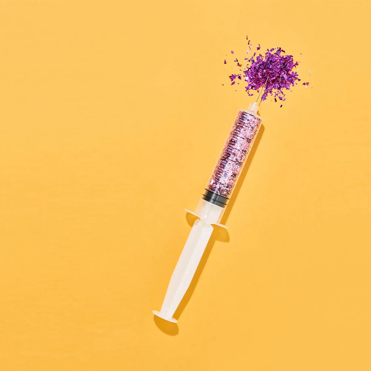 08 2024 - Confetti - glitter - prik - naald - botox - fillers -injectie - B&M verhaal 1 Psyche - Fotograaf Tom ten Seldam - hero