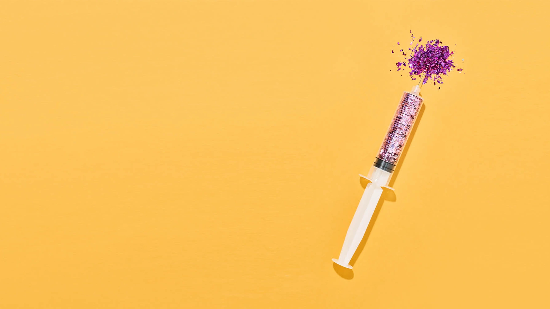 08 2024 - Confetti - glitter - prik - naald - botox - fillers -injectie - B&M verhaal 1 Psyche - Fotograaf Tom ten Seldam - hero