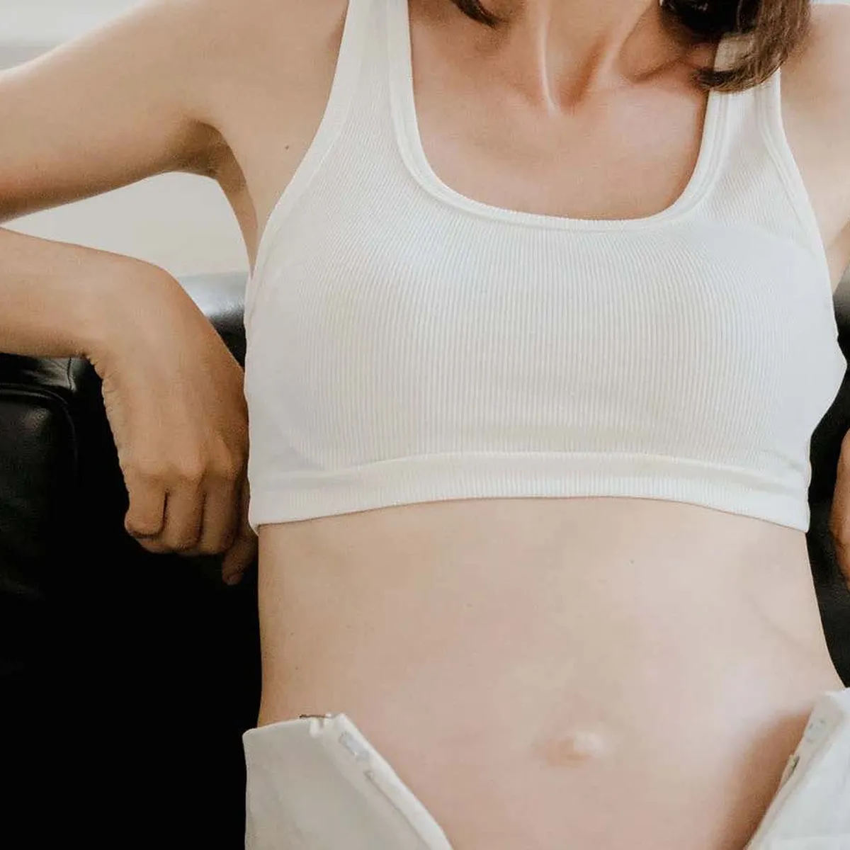 7 non-maternity outfits die je wél aankunt als je hoogzwanger bent in de bloedhitte