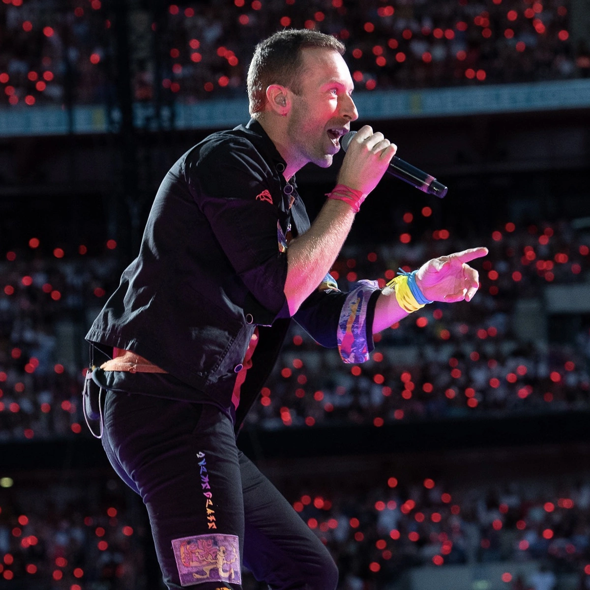 Header - Coldplay - Chris Martin - concert
