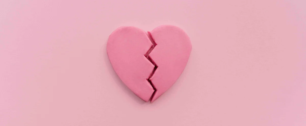 gebroken hart - liefdesverdriet - Freepik
