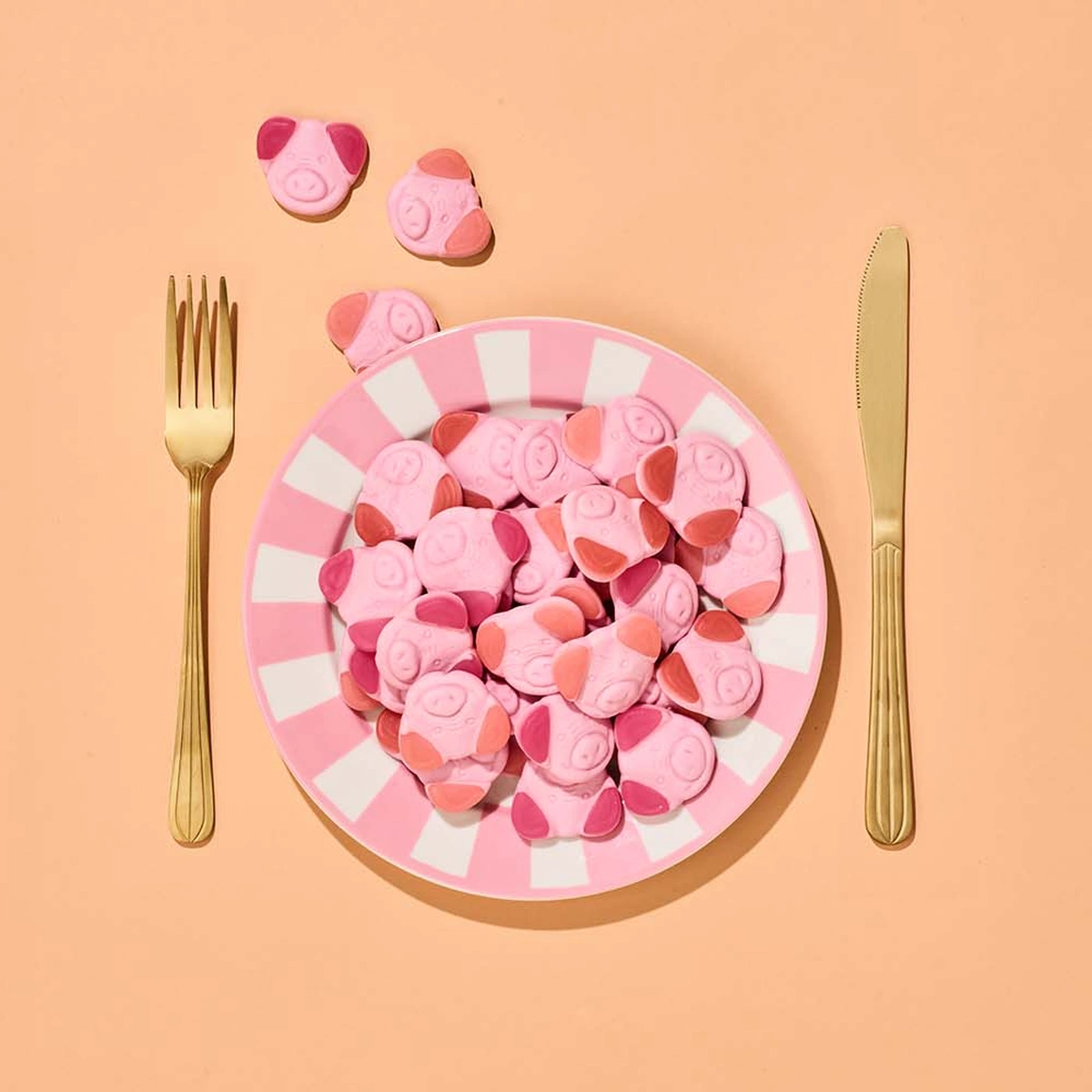 Editie 10 - Stills - B&M verhaal 1 Psyche - Oranje - Bord - Bestek - Snoepjes - Fotografie Tom ten Seldam - Styling Cheri van Rijn - Header