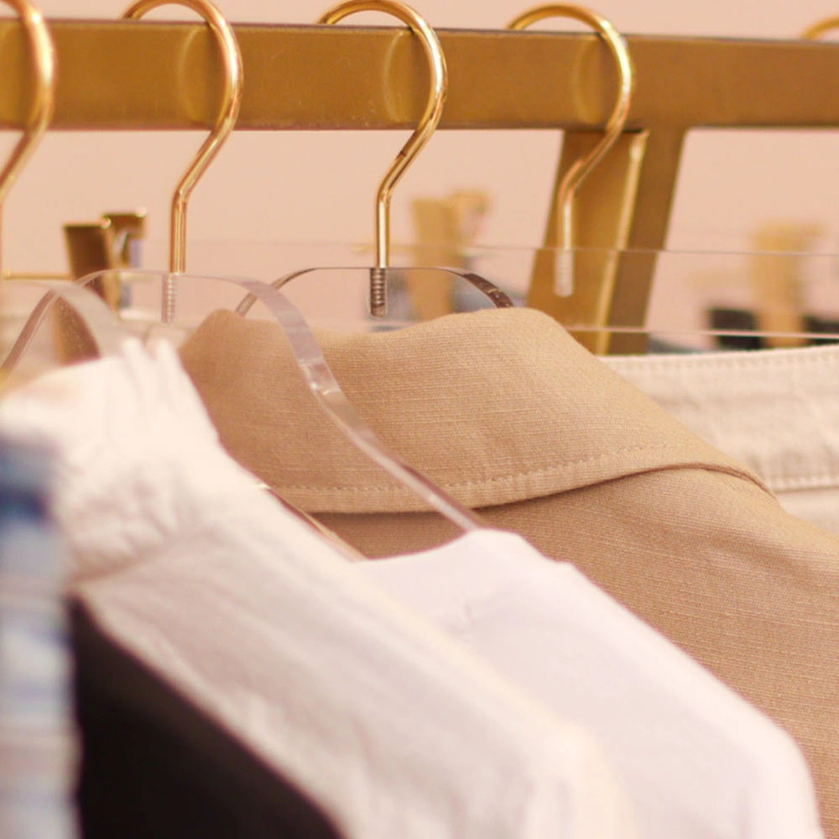 investeren - kleren - kledinghangers - kledingrek - capsule wardrobe - kledingkast - fashion - Lieke Vriens