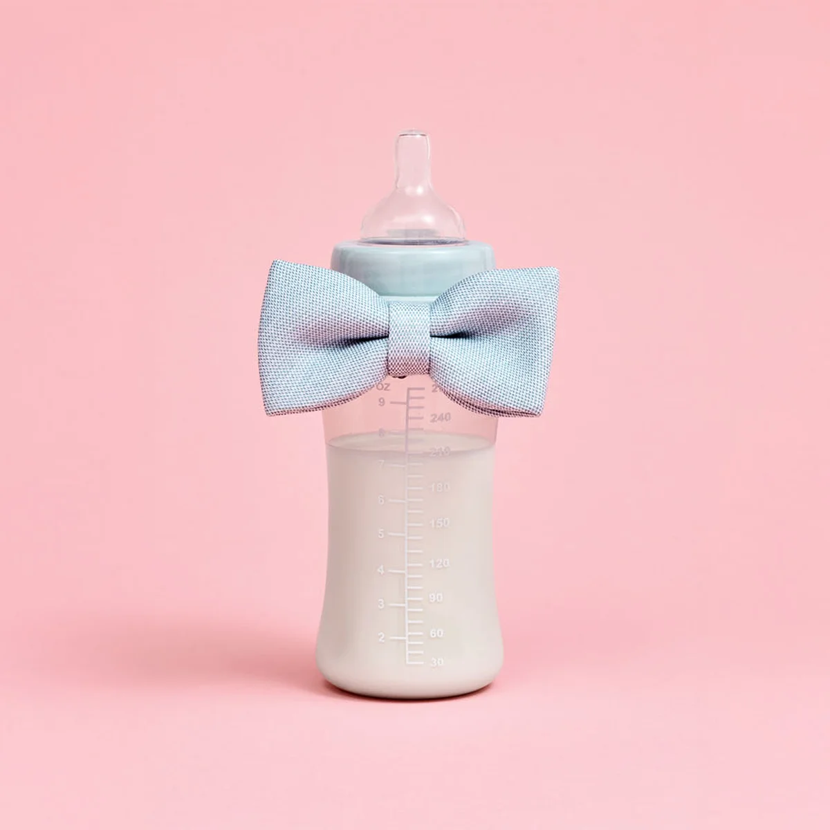 Editie 06 - Stills - B&M verhaal 4 Mama - Roze - Fles - Strik - Melk - Tom ten Seldam - Styling Cheri van Rijn - Header
