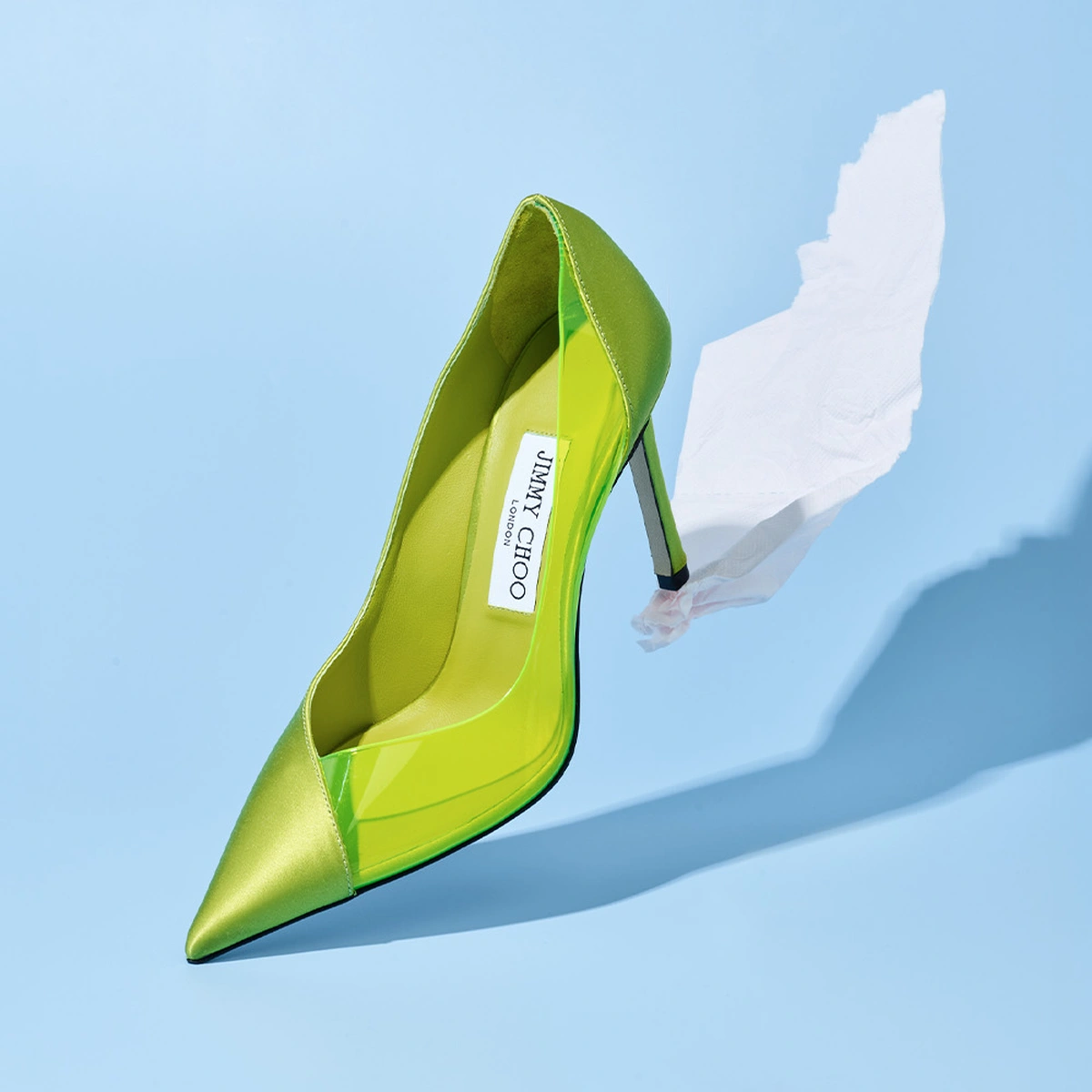 WB10-Stills-B&M verhaal 1 Psyche-groene hak–jimmy choo-papier- fotografie Tom ten Seldam