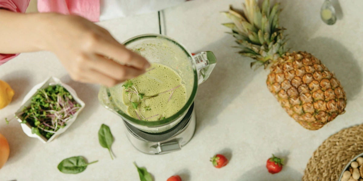 Header - blender - mixer - smoothie - ananas - groen - Pexels