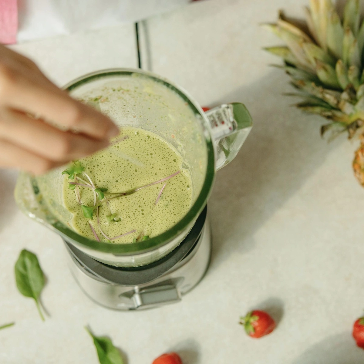 Header - blender - mixer - smoothie - ananas - groen - Pexels