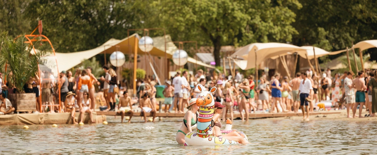 Skip de massale festivals: dit intieme festival voelt als een getaway