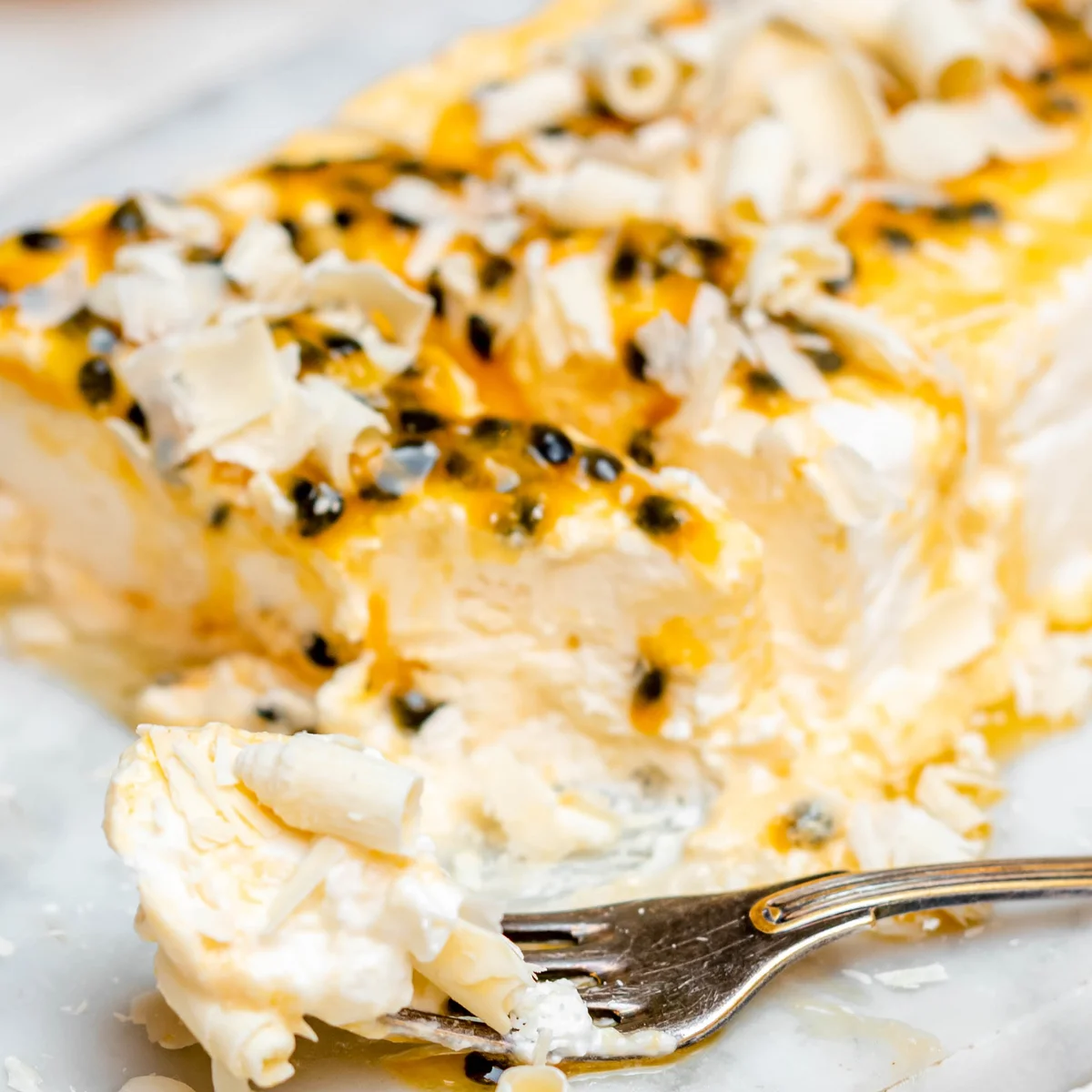 Header/hero - Passievrucht semifreddo met witte chocolade - chickslovefood