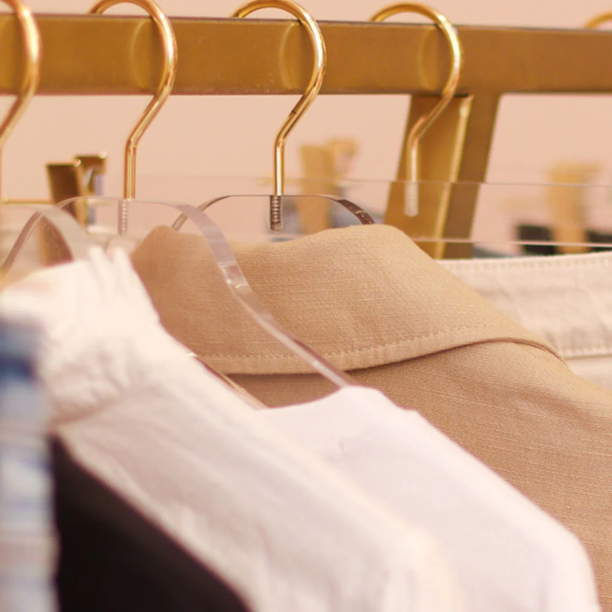 investeren - kleren - kledinghangers - kledingrek - capsule wardrobe - kledingkast - fashion - Lieke Vriens