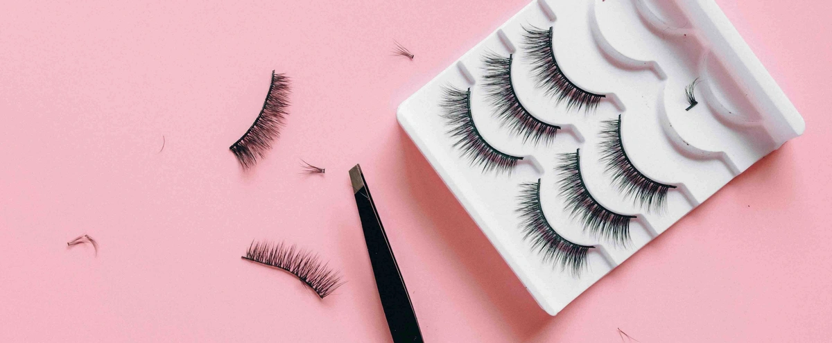 Header/hero - wimpers - nepwimpers - make-up - pincet - Pexels