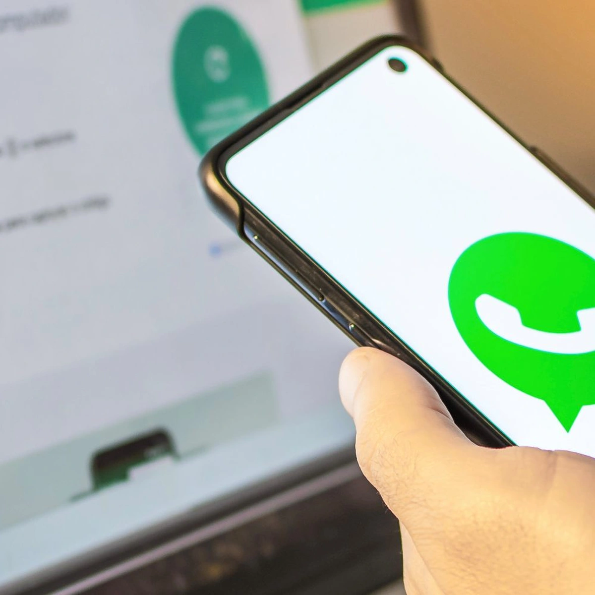 Header - Whatsapp - telefoon - Shutterstock