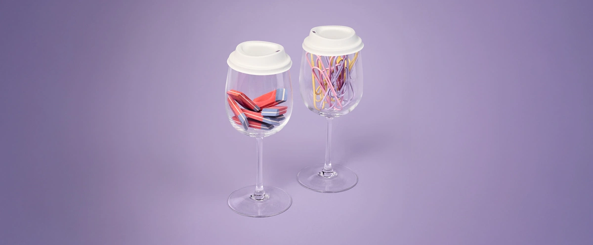 2026 - 3 - Still - B&M verhaal 2 Carriere en Geld - Wijnglazen - Paperclips - Gum - Koffiedeksels - Fotografie Tom ten Seldam - Header