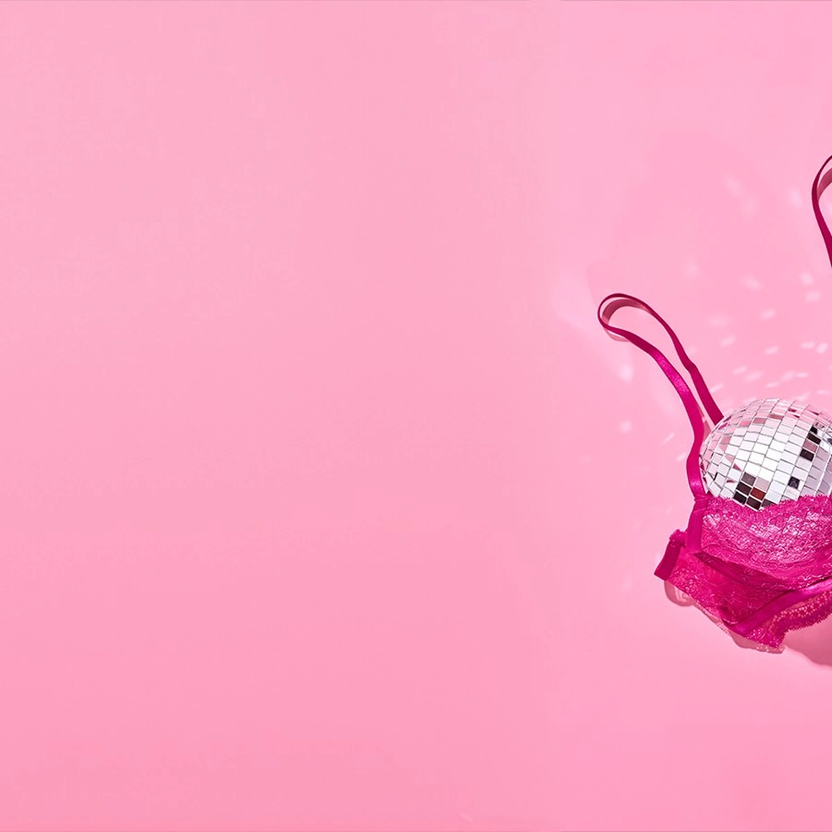 07-2024-Still-Dat kan beter-Stills-BH-ondergoed-discobal-borsten-hero-Tom ten Seldam