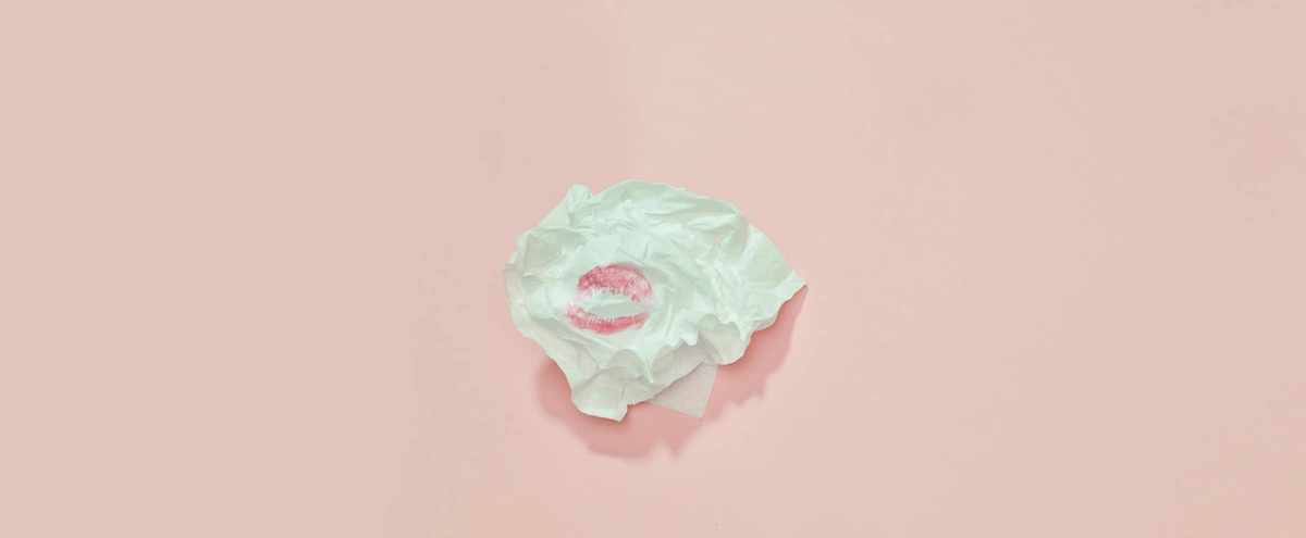 header - kusje - makeup - beauty - roze - papiertje - mond - Tom ten Seldam