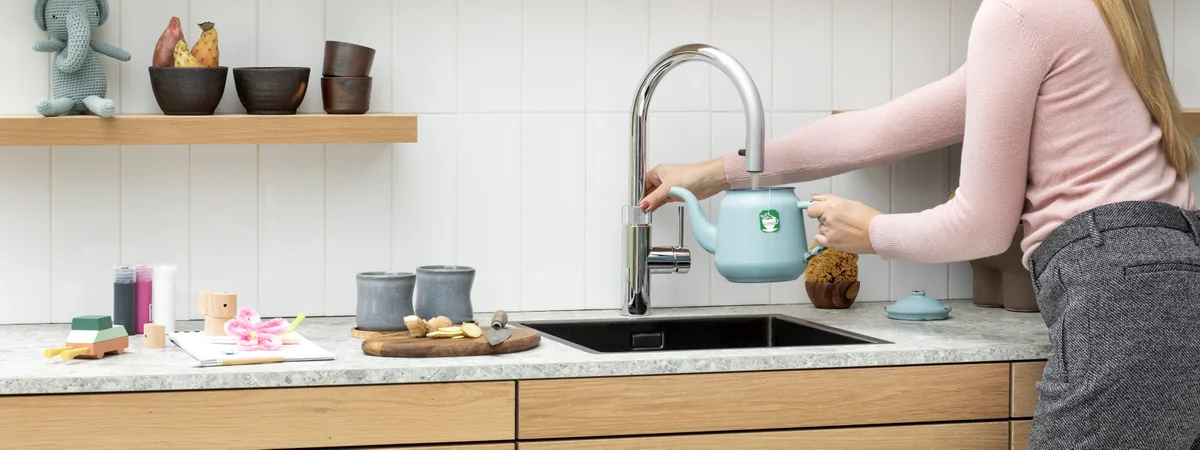 25.7 Flex chrome child tapping boiling teapot